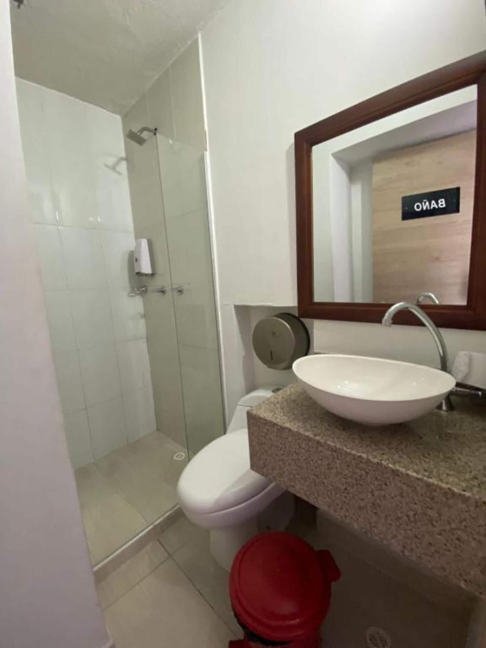 Basic Double Room | Bathroom | Towels, soap, toilet paper