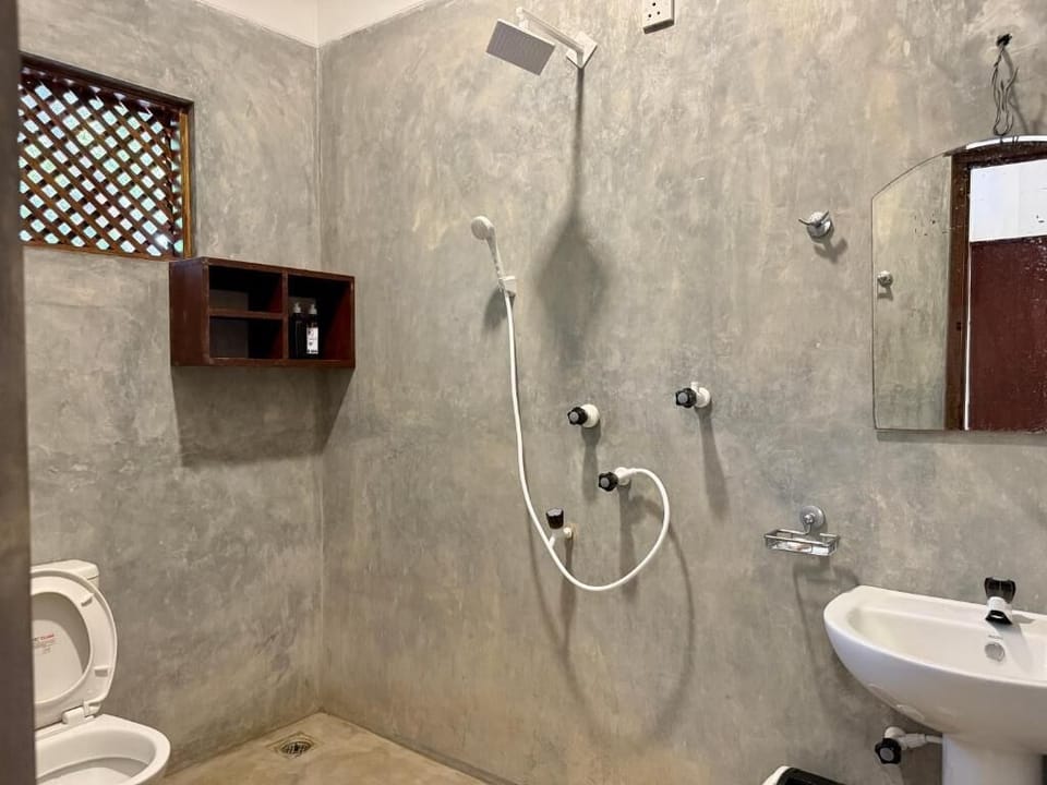 Standard Quadruple Room, Balcony, Beach View | Bathroom | Shower, bidet