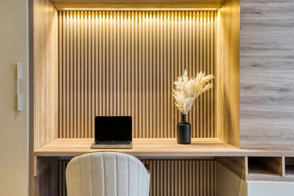 Comfort Studio, Balcony, City View | Interior