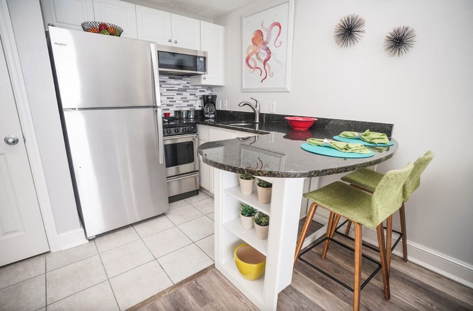 Condo, 1 King Bed with Sofa bed (Majestic Beach Towers 1-1209) | Private kitchen