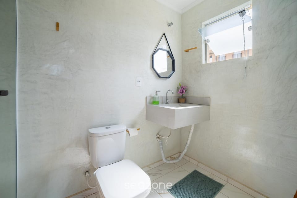 Basic Apartment | Bathroom | Free toiletries