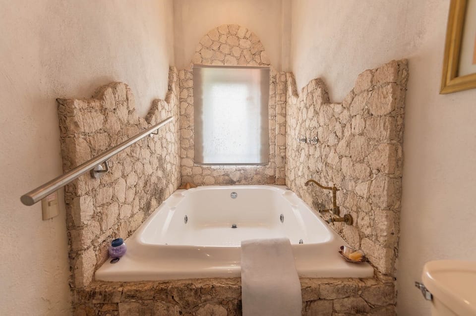 Superior Suite, Balcony, Mountain View | Bathroom | Free toiletries, hair dryer, towels, soap