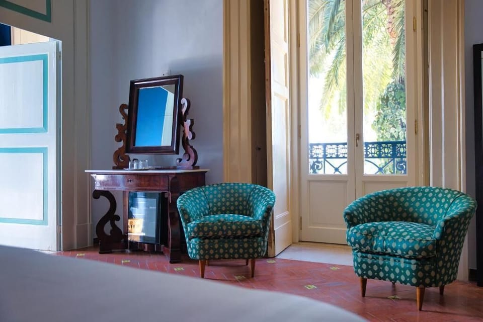 Deluxe Double Room, Courtyard View | Interior