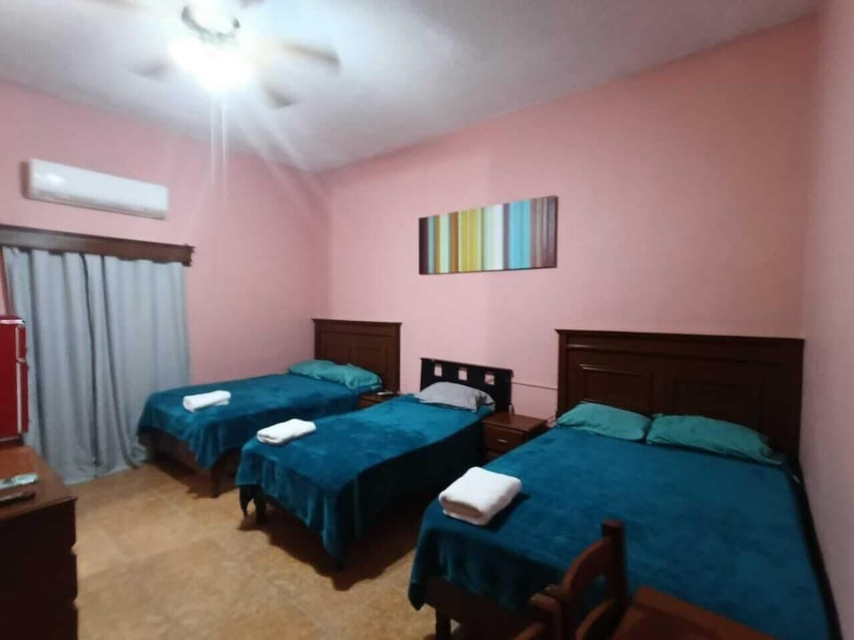 Family Room | Desk, WiFi (free)