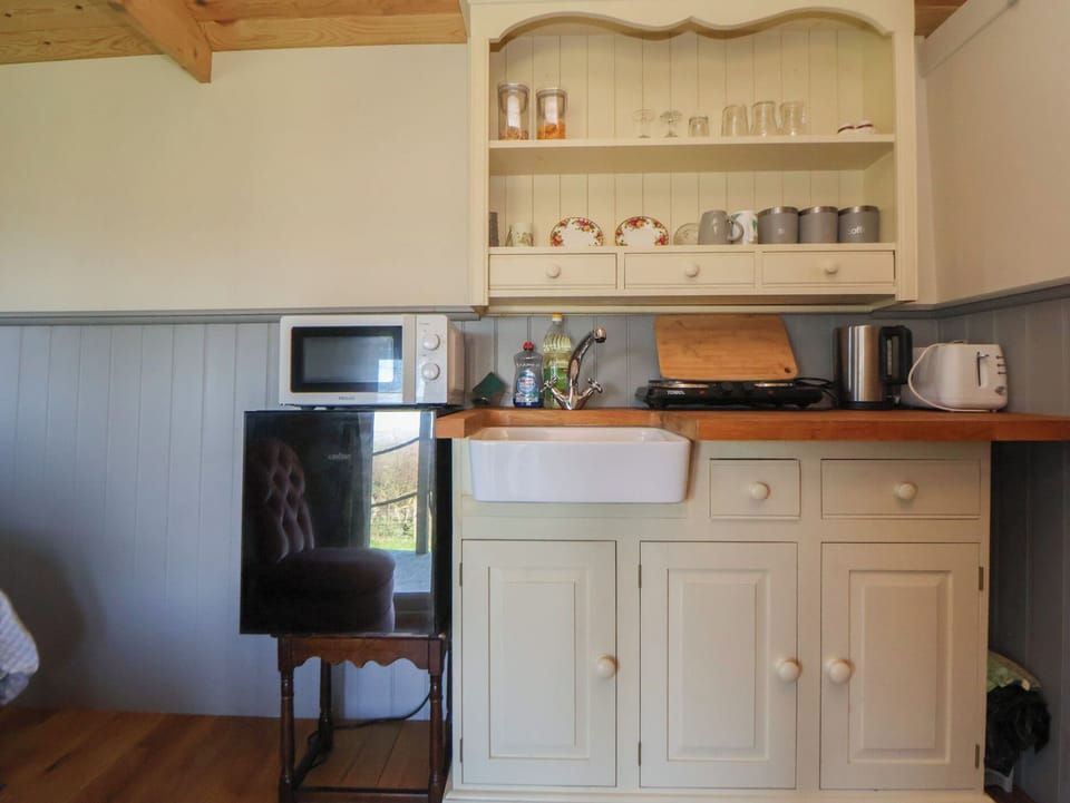 Cookware/dishes/utensils