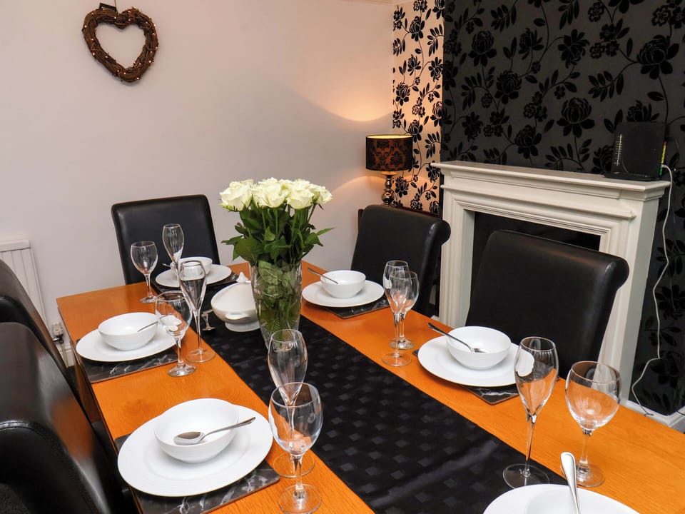 Cottage | Dining