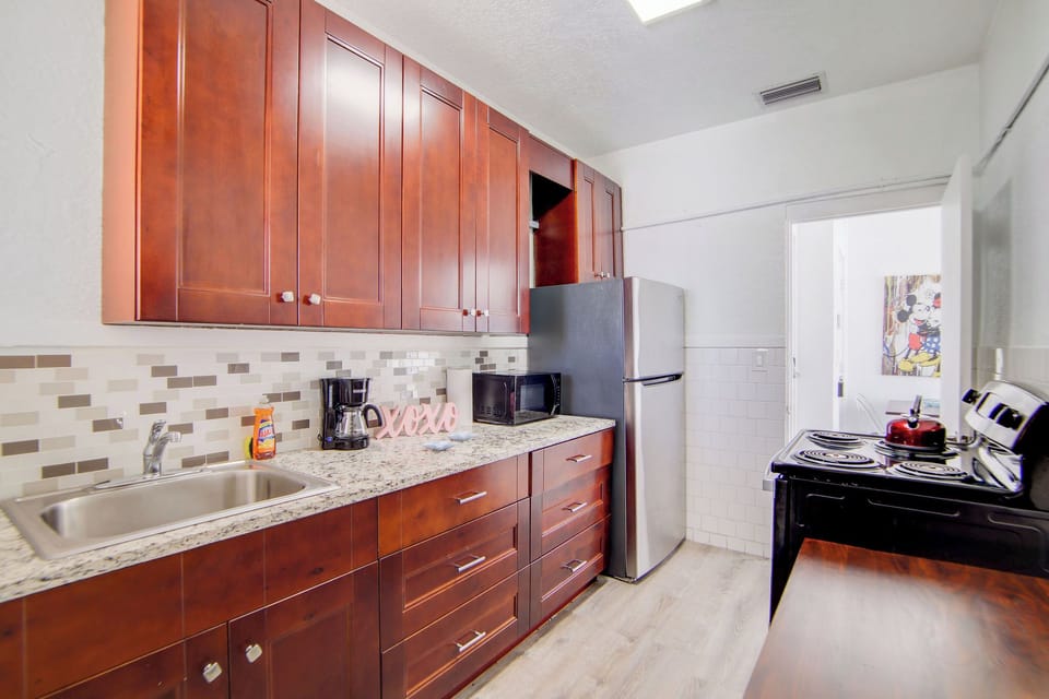 Apartment, 2 Bedrooms, Non Smoking, Kitchen | Private kitchen | Coffee/tea maker