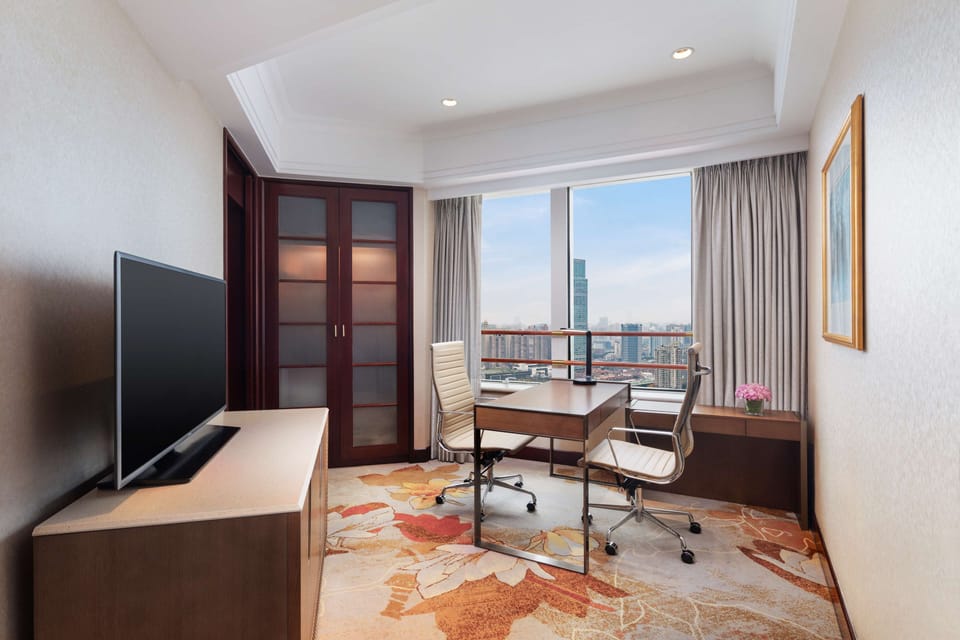 Premium bedding, minibar, in-room safe, desk