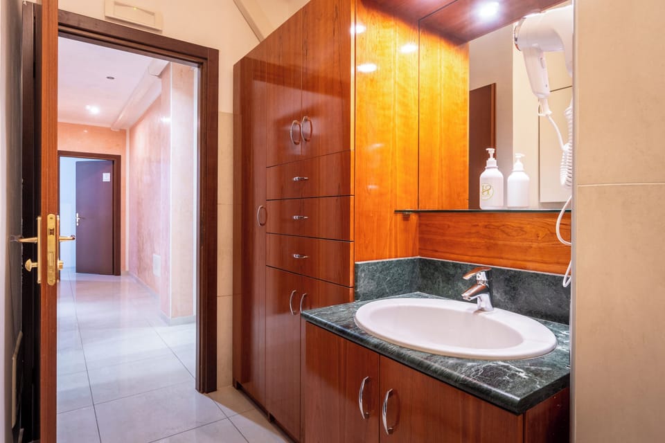 Classic Double Room | Bathroom | Shower, electronic bidet