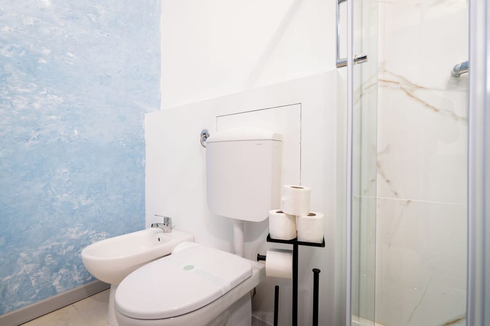 Standard Quadruple Room | Bathroom