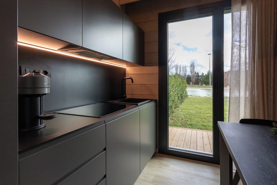 Superior Chalet, Lake View