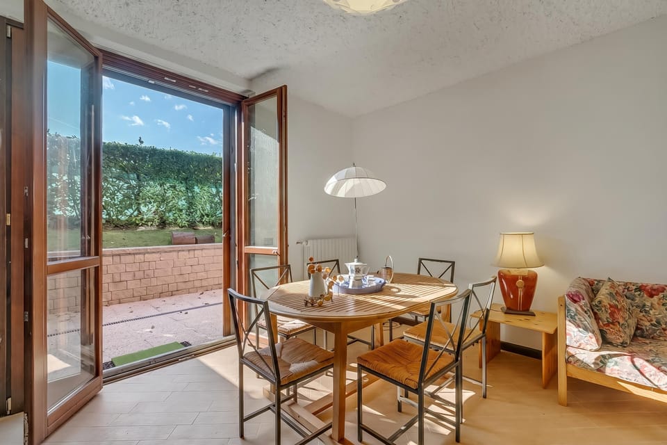 Family Villa, 5 Bedrooms, Balcony (Villa Eva: Leggiuno 5-Bed Villa for) | Dining