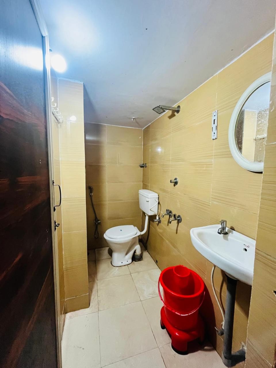 Shower, free toiletries, soap, shampoo