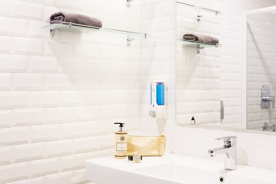 Shower, hair dryer, bathrobes, slippers