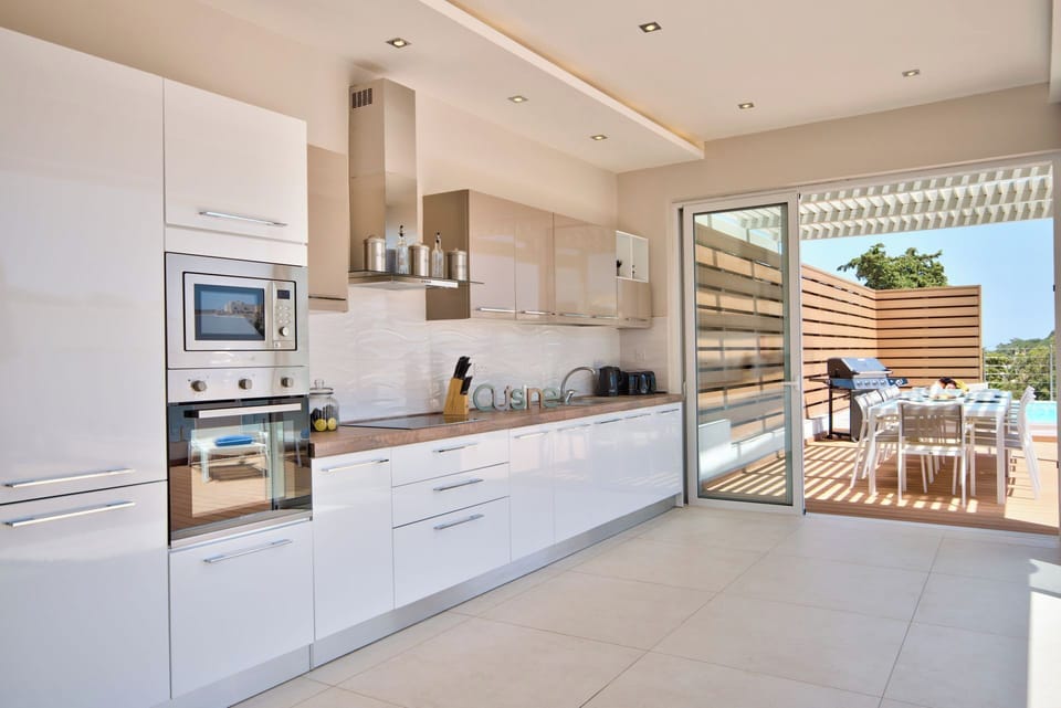 Fridge, oven, dishwasher, highchair