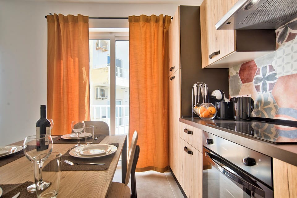 Fridge, oven