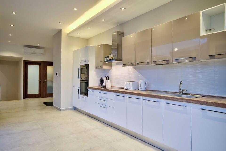 Fridge, oven, dishwasher, highchair