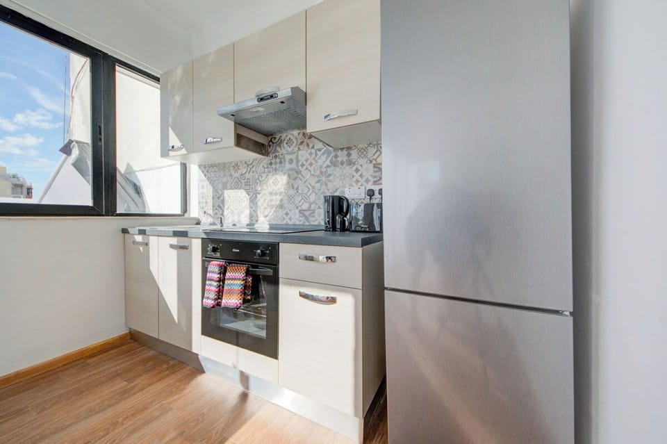 Fridge, oven, dishwasher