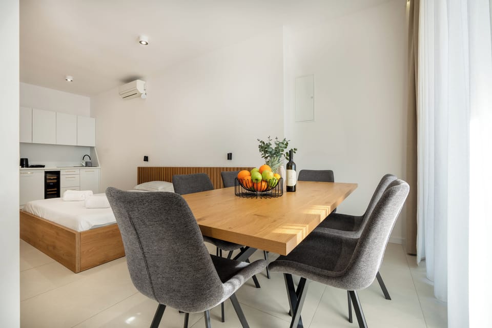 Family Apartment, Bay View | In-room dining