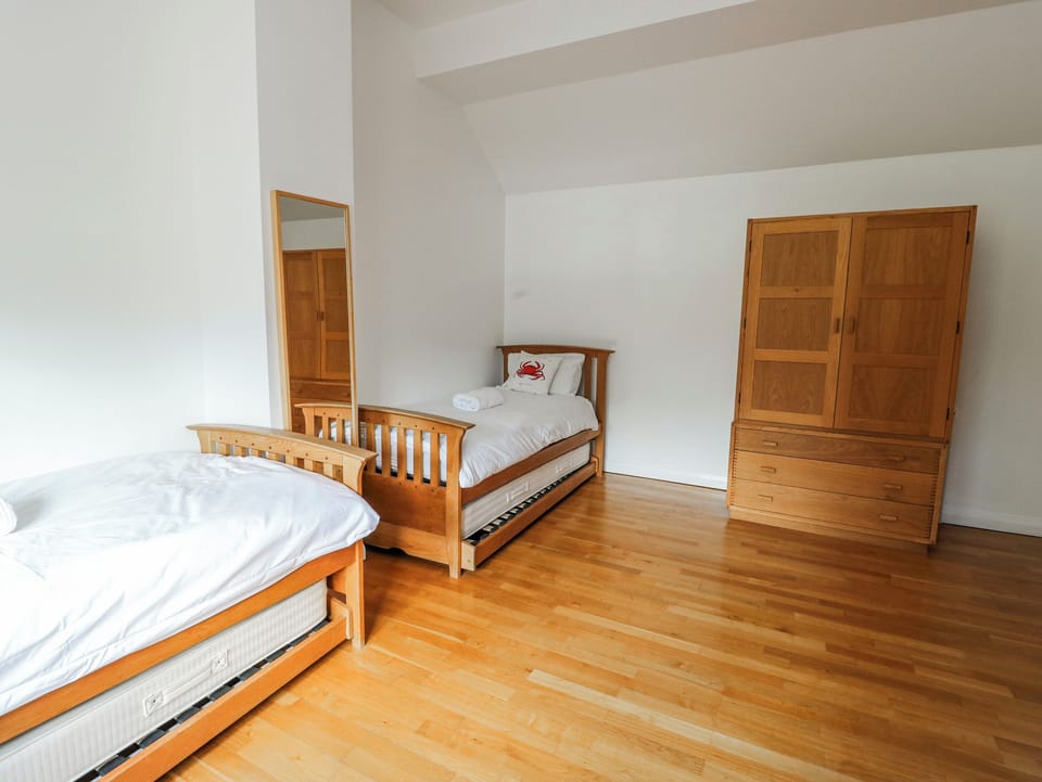 Cottage | 4 bedrooms, individually decorated, individually furnished, free WiFi