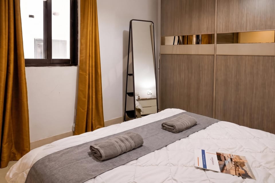 A Sunny Seaview In Central Sliema Apartment in Sliema