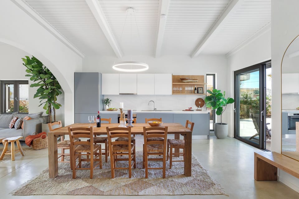 Deluxe Villa, 3 Bedrooms, Beachfront | Dining