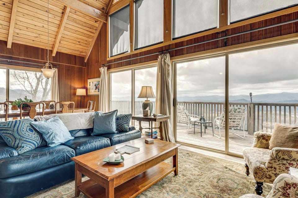 House (5 Bedrooms) | Interior