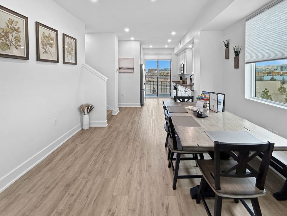 Townhome, 3 Bedrooms | Dining