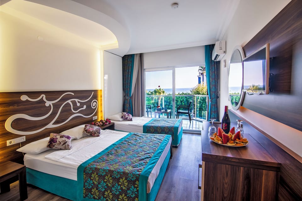 Minibar, in-room safe, individually decorated, individually furnished