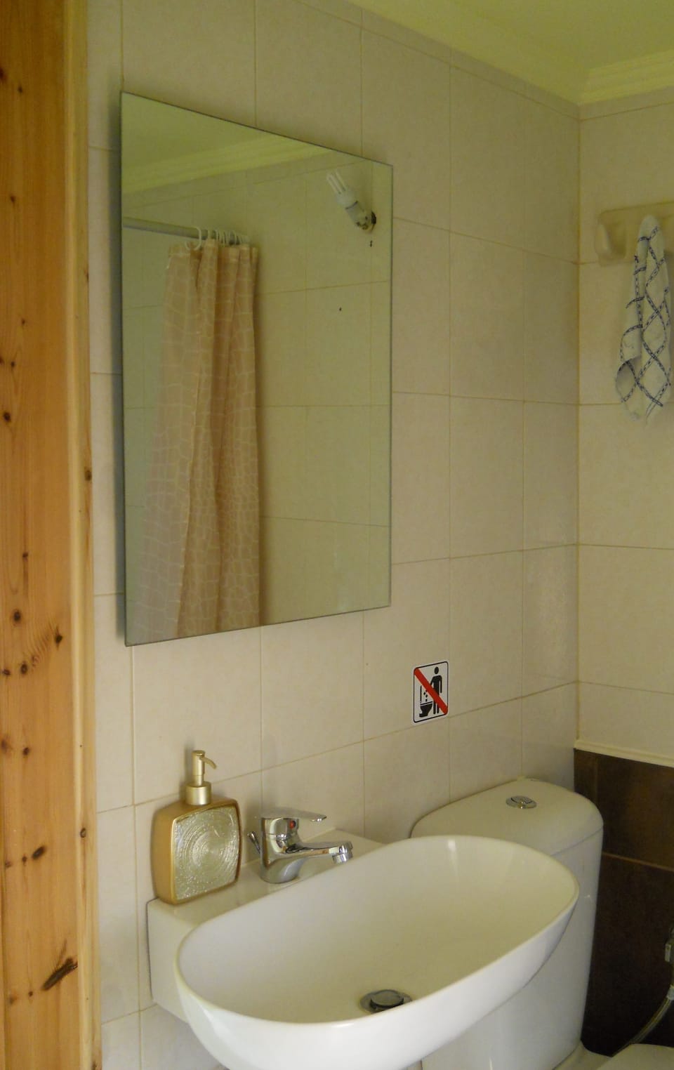 Triple Room | Bathroom | Shower, rainfall showerhead