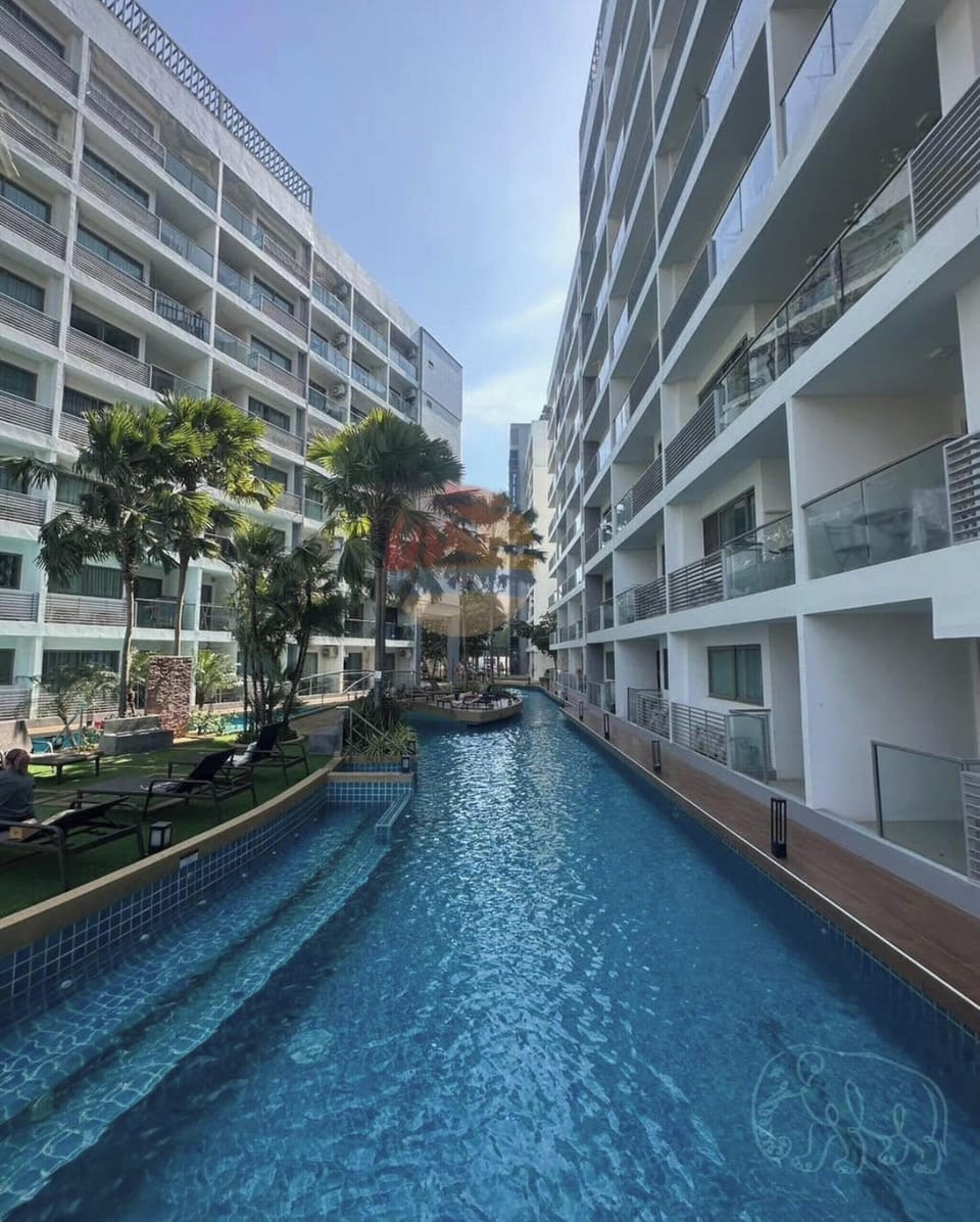 Condo, 1 Bedroom, Accessible, Smoking | Pool | Outdoor pool