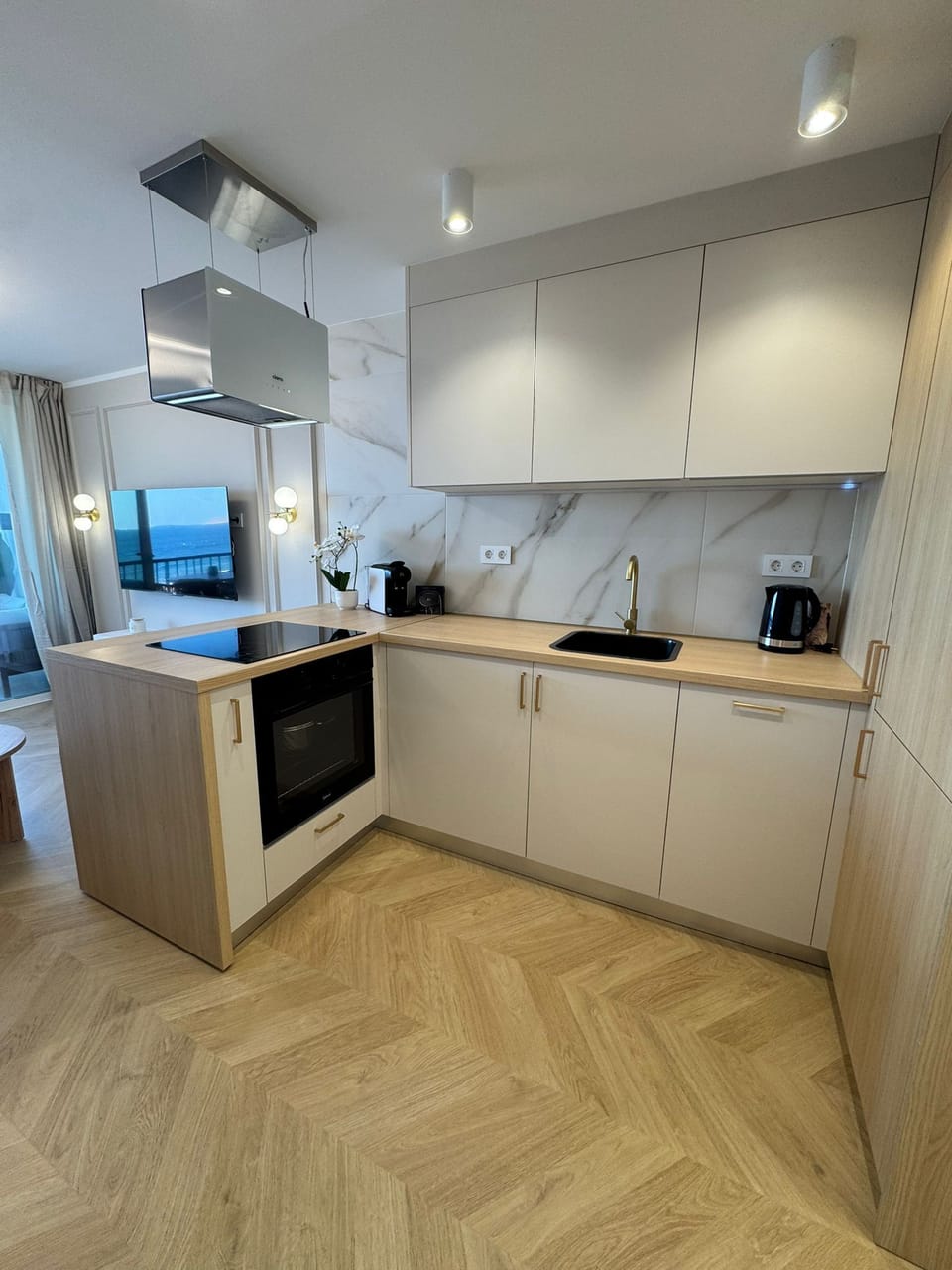 Comfort Apartment, Balcony, Beach View | Private kitchen