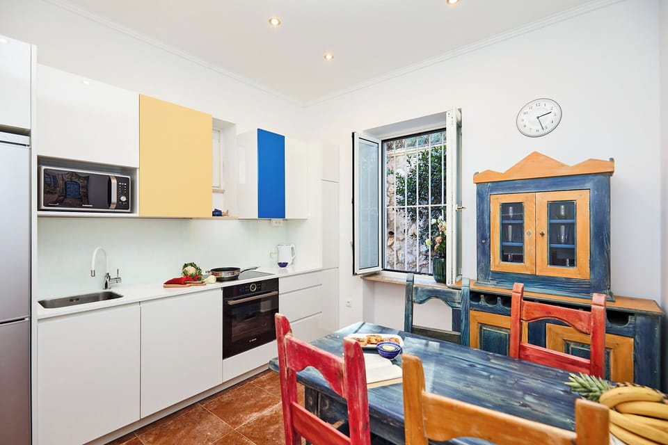 Apartment (1 Bedroom) | Private kitchen | Oven, stovetop, dishwasher, coffee/tea maker