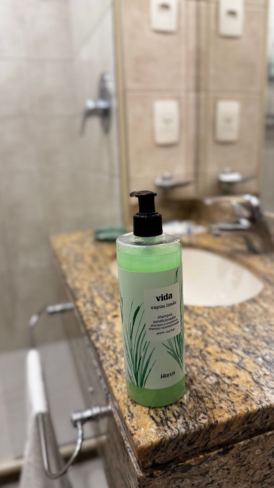 Deluxe Double Room | Bathroom | Shower, hair dryer, towels, shampoo