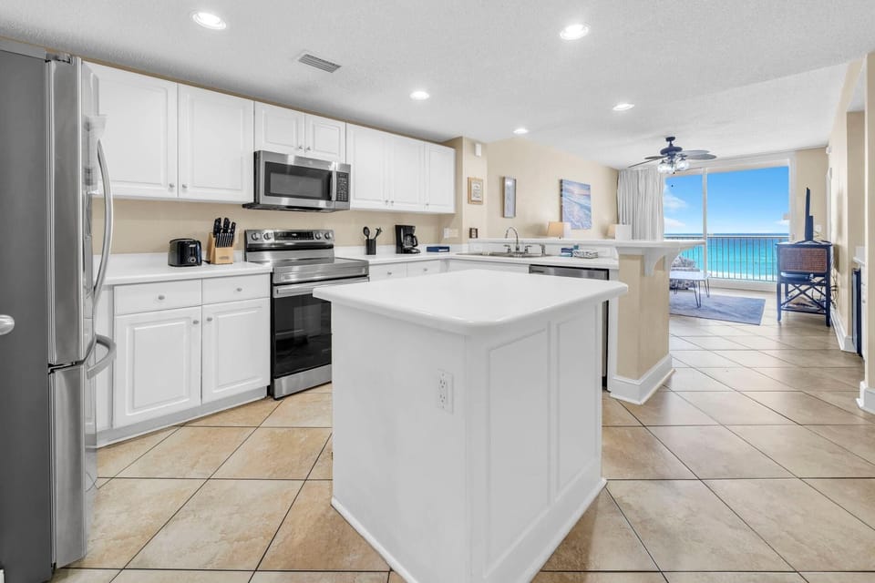 Condo, Multiple Beds (Majestic Beach Towers 2-305) | Private kitchen
