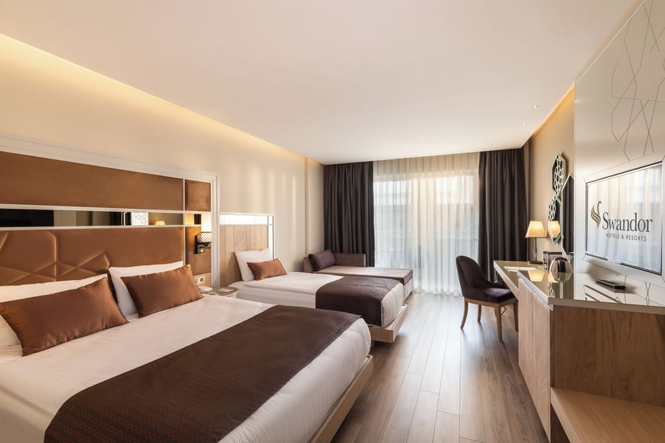 Deluxe Superior Room | Premium bedding, minibar (free items), in-room safe, desk