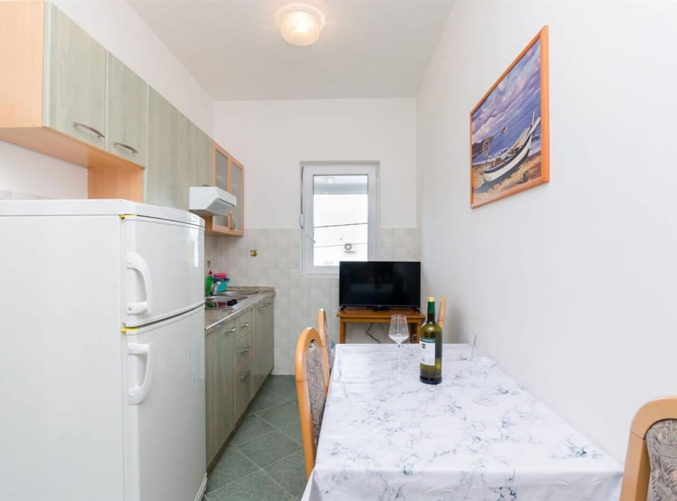 Apartment (Two bedroom Apartment A1) | Private kitchen