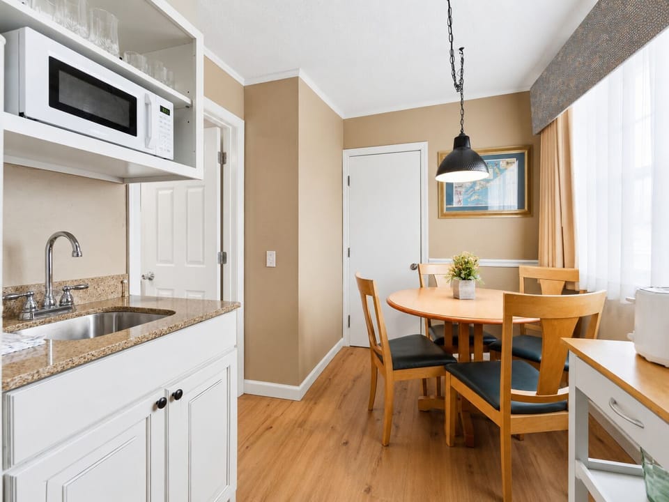 Deluxe Studio | Private kitchen | Coffee/tea maker