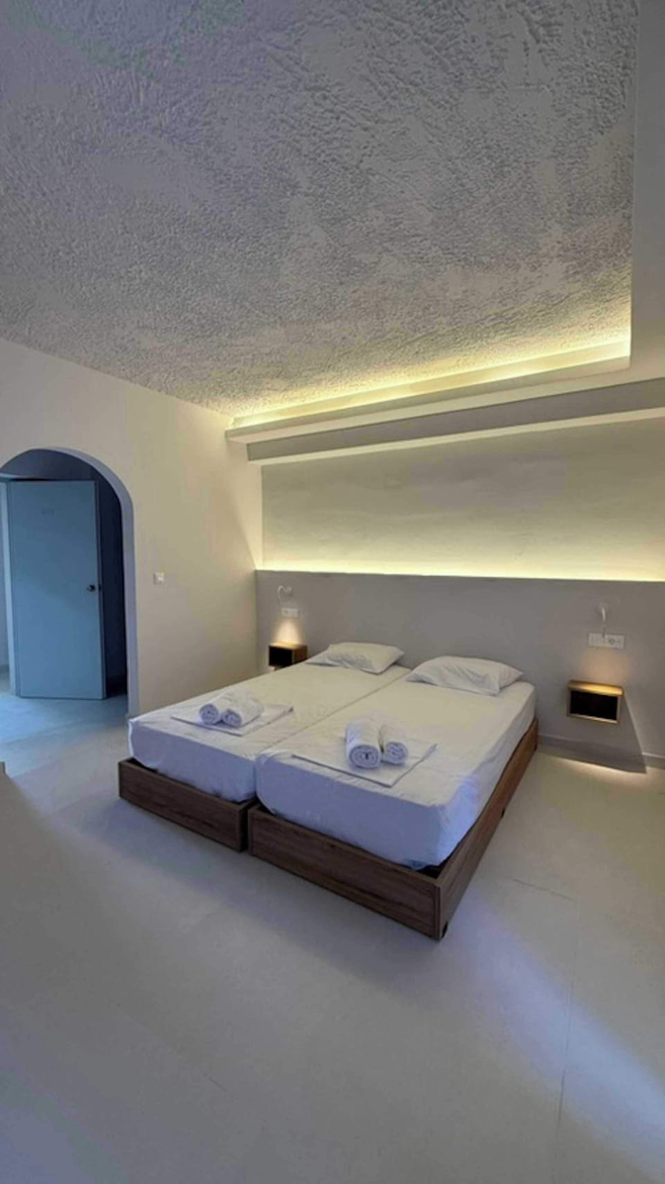 Deluxe Double Room | Blackout drapes, iron/ironing board, free WiFi, bed sheets