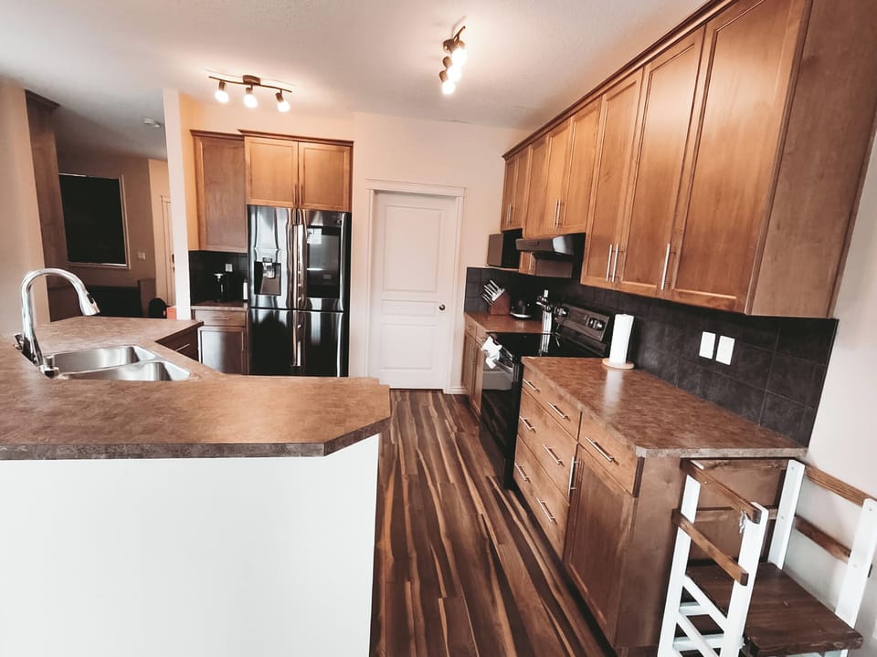House, 5 Bedrooms, Pets Allowed, Garden Area | Private kitchen | Highchair