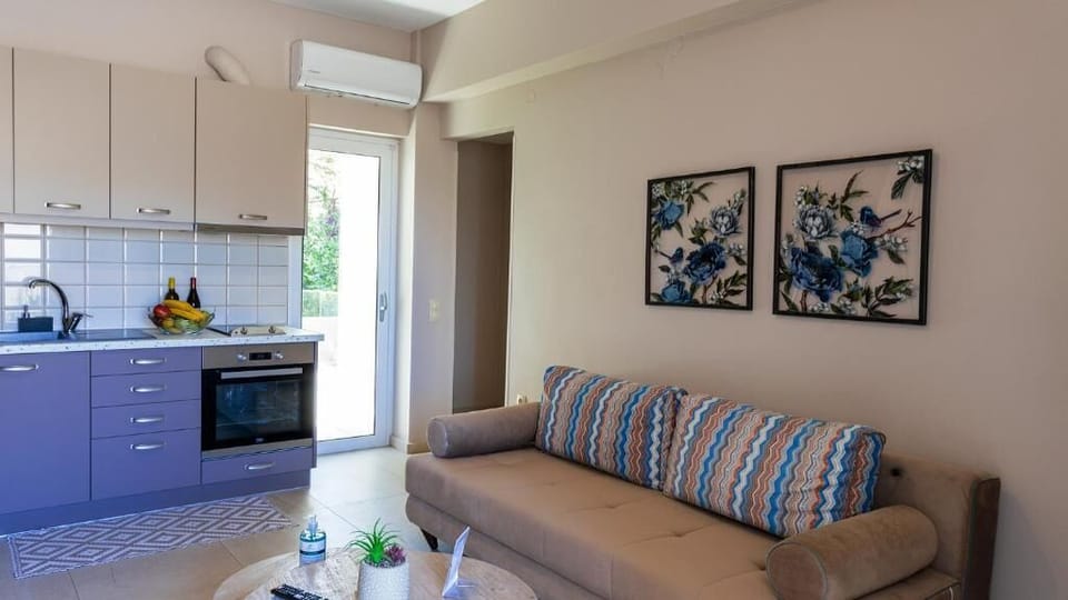 Apartment, Balcony, City View | Living area