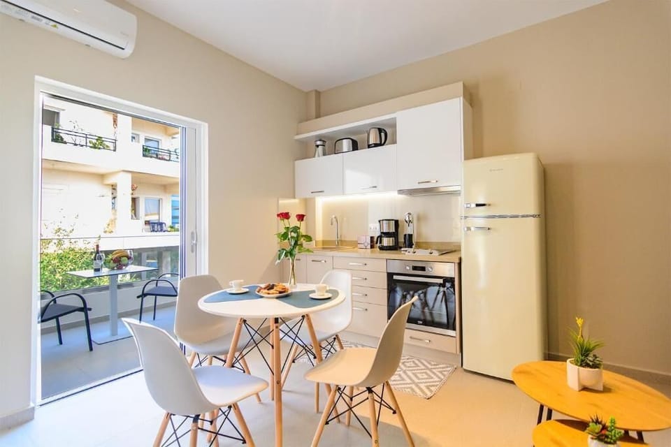 Deluxe Apartment, Balcony, City View | Private kitchen