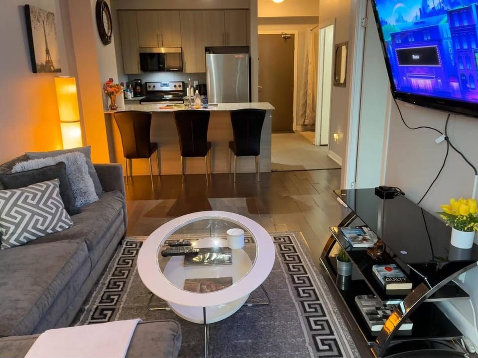 Condo, 2 Bedrooms, Balcony, City View | Living room