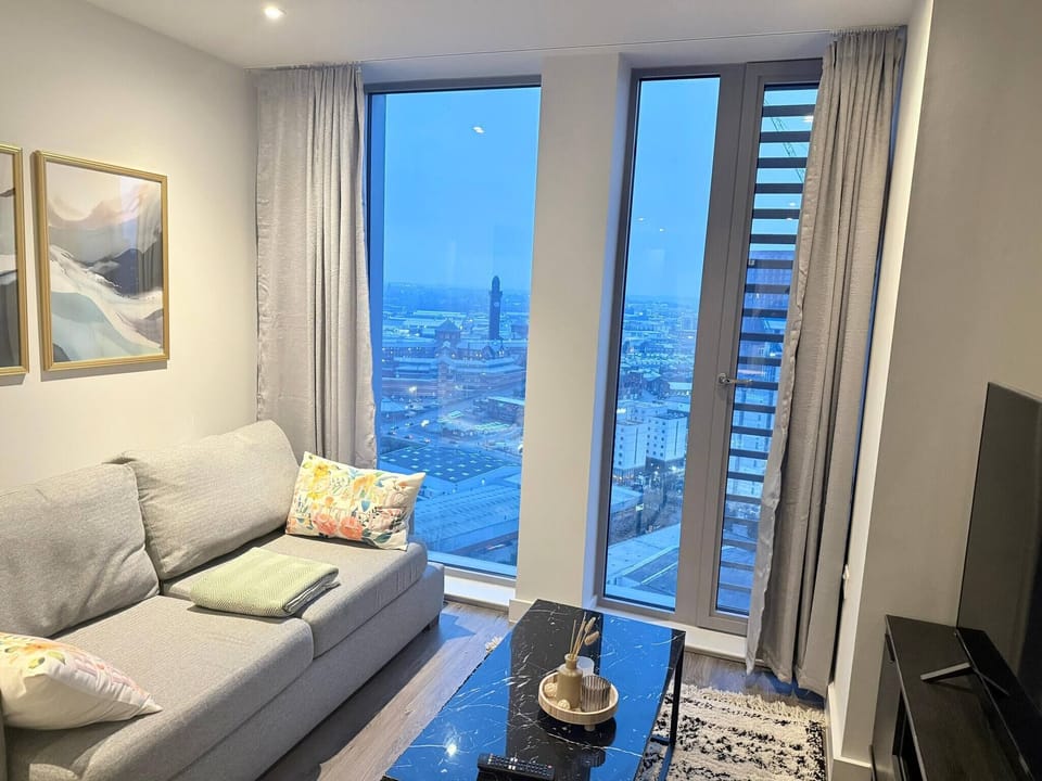 Apartment, 2 Bedrooms, Accessible, Smoking | Living room