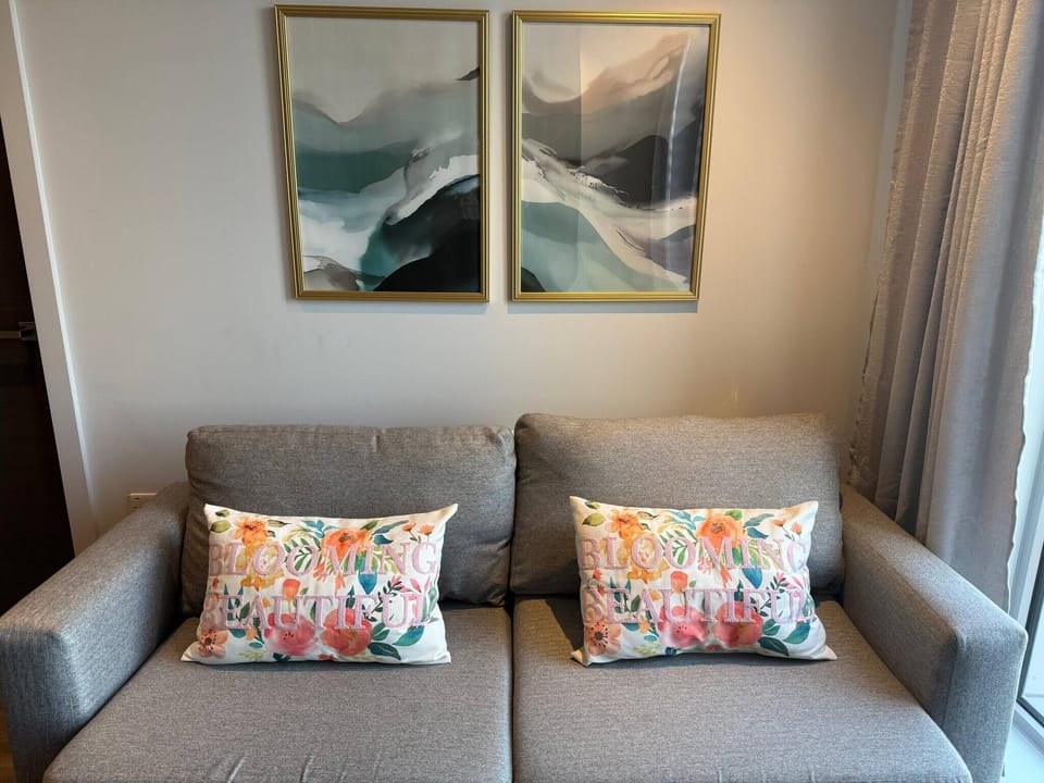 Apartment, 2 Bedrooms, Accessible, Smoking | Living area
