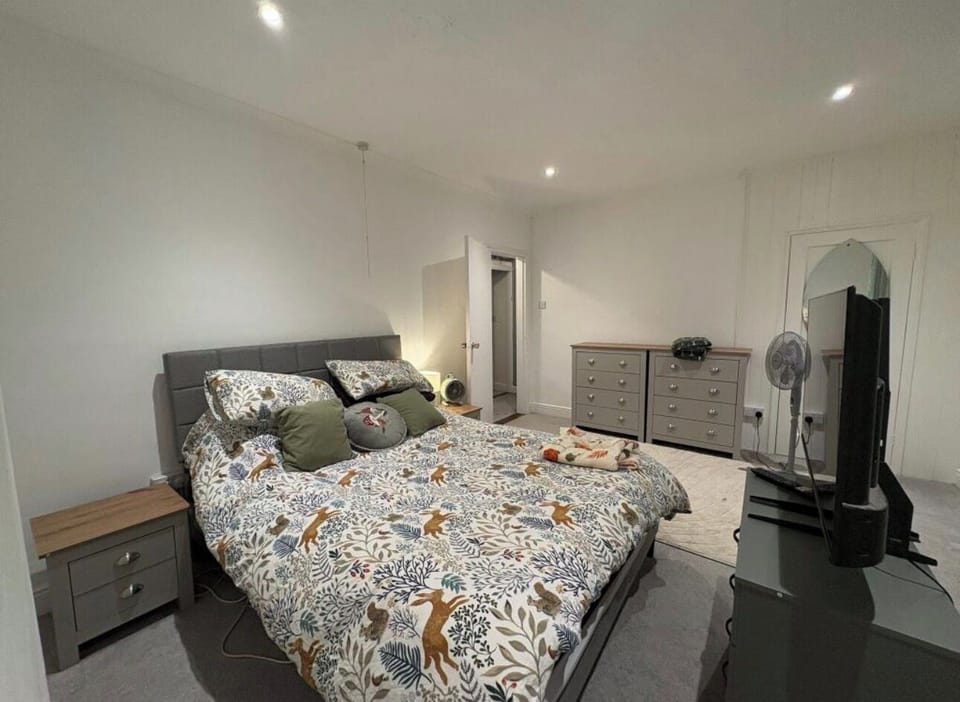 House, 3 Bedrooms, Smoking