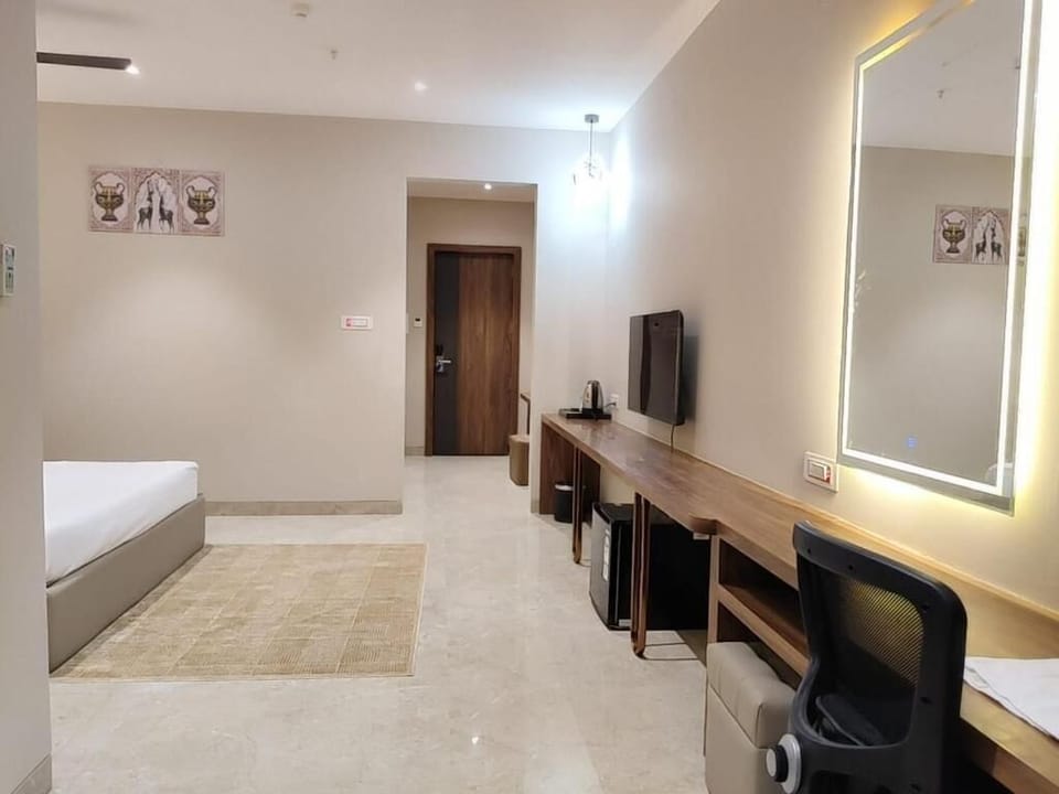 Standard Suite | Iron/ironing board, free WiFi