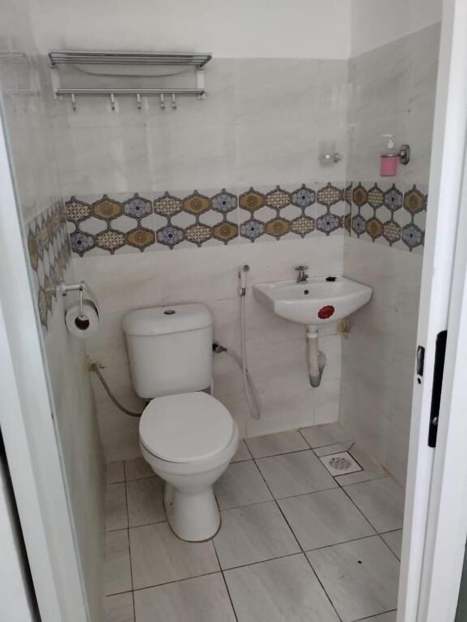Deluxe Double Room | Bathroom | Shower, slippers, towels, soap