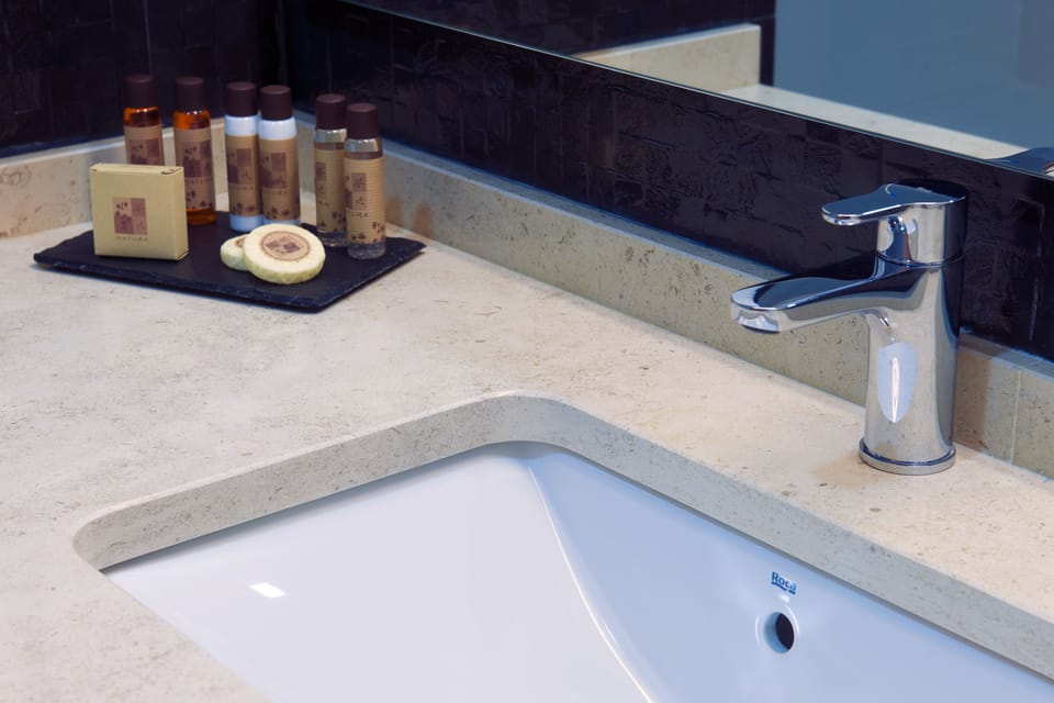 Bathroom sink