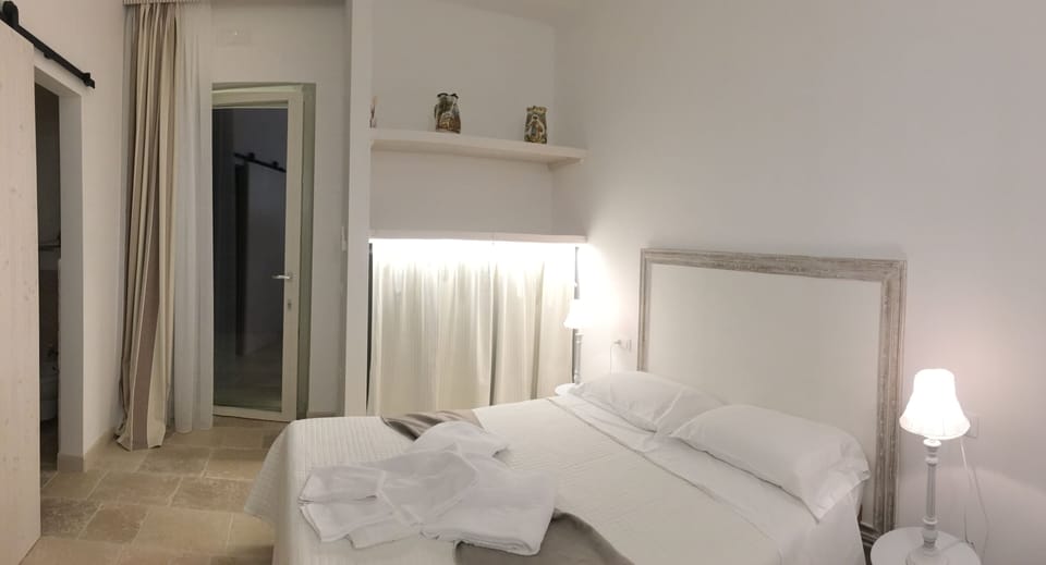 Junior Studio Suite | Minibar, individually decorated, individually furnished, free WiFi